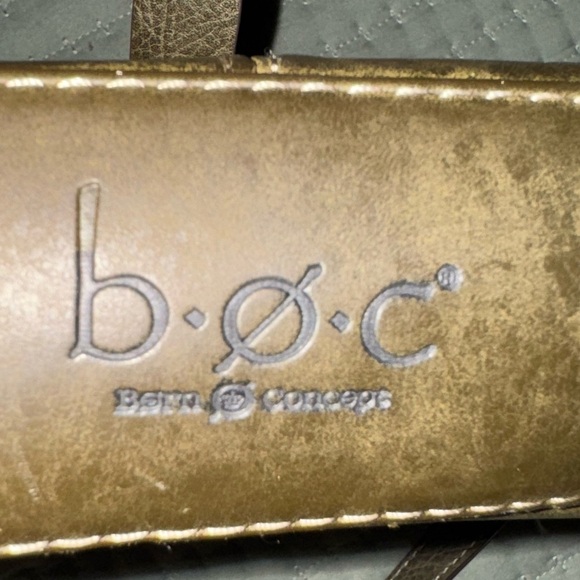 B.O.C. born crossbody bag. Adjustable strap wallet pocket front. - Picture 6 of 11
